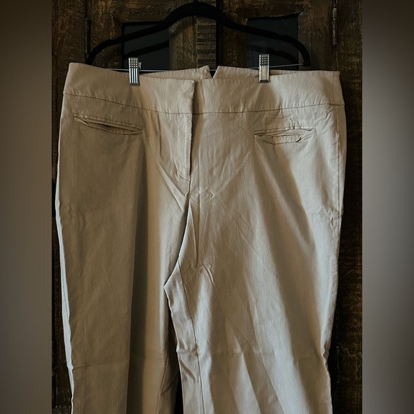 Lane Bryant Right Fit khaki Dress Pants Plus Size 5 42“ Waist - Picture 2 of 3